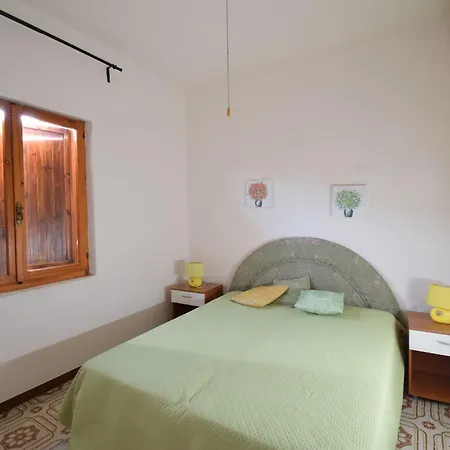 Apartment Family With Balcony In Budoni
