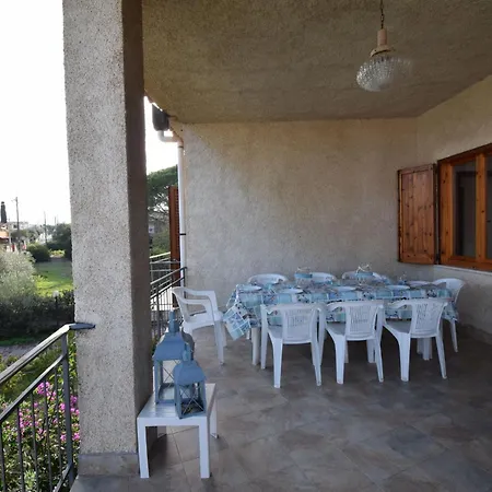 Apartment Family With Balcony In Budoni